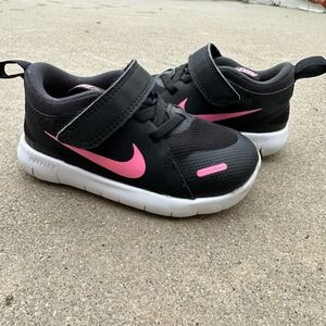 7C Nike flex contact 4 black pink